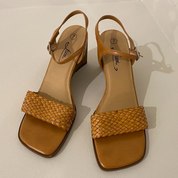 Fioni Shoes - Fioni Womens Camel Wvn Vamp Wedge Size 7
